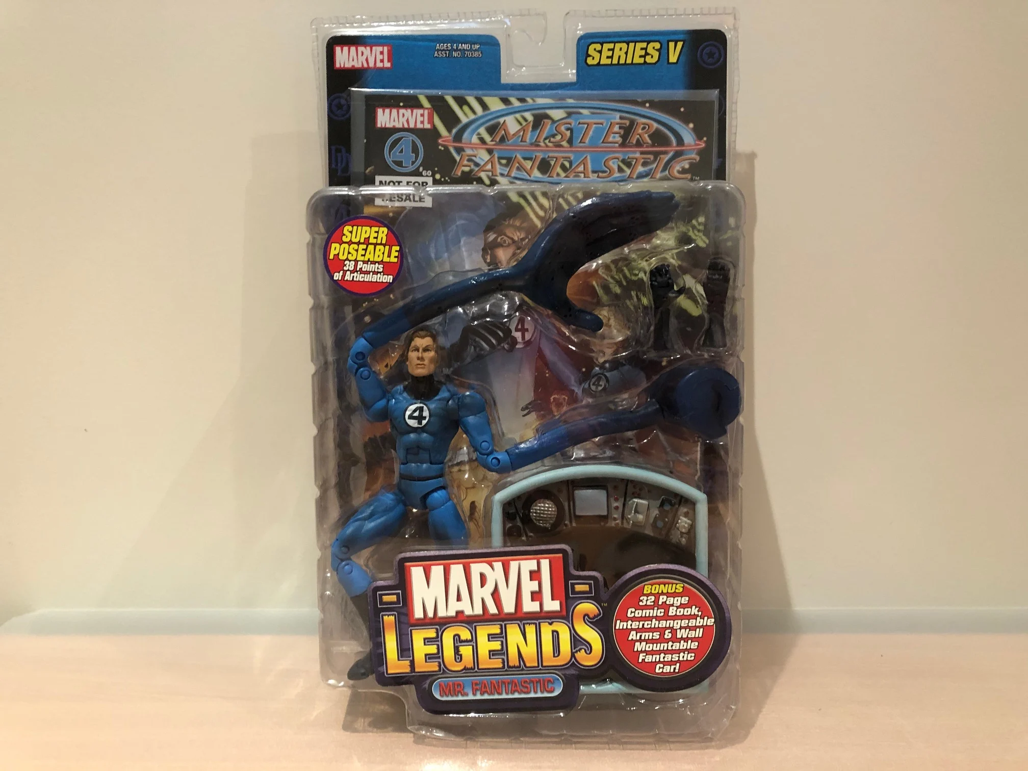 Toy Biz Marvel Legends 6-Inch Action Figure Series IV Mr. Fantastic