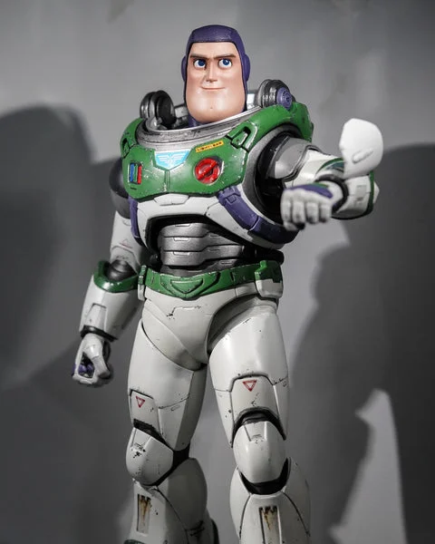 Hot Toys MMS635 The Space Ranger Alpha Buzz Lightyear Deluxe Edition 1/6 Scale Collectible Figure