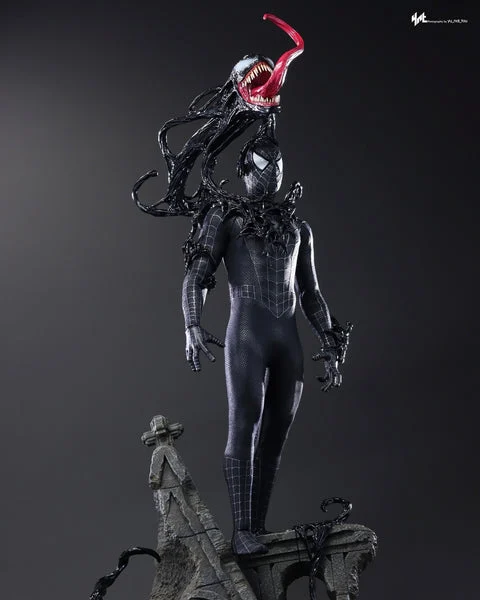 Hot Toys MMS728B Spider-Man 3 Spiderman (Black Suit) Collectible Figure (Deluxe Version) Special Edition 1/6th Scale Collectible Figure